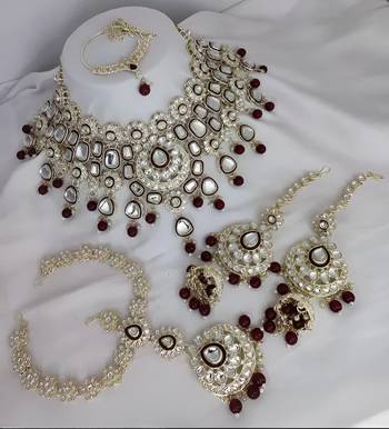 Elegant polki kundan bridal set with necklace, earring & mathapati-handcrafted indian wedding jewelry with pearl accents 1