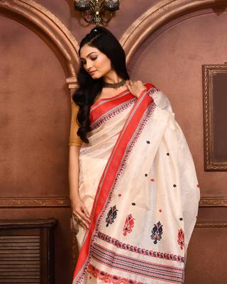 Off white tussar silk jamdani saree with blouse piece 5