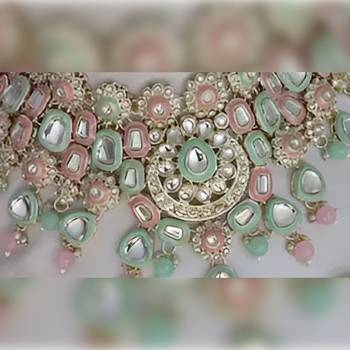 Elegant polki kundan bridal set with necklace, earring & mathapati-handcrafted indian wedding jewelry with pearl accents 2