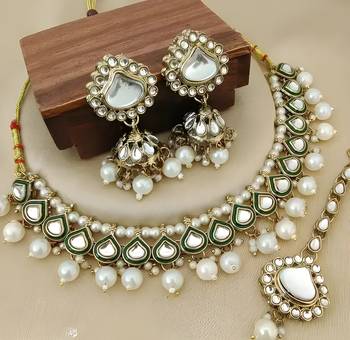 Vintage kundan pearl necklace set with green meenakari-traditional gold-plated indian jewelry with earrings & maangtikka 1