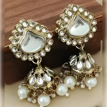 Vintage kundan pearl necklace set with green meenakari-traditional gold-plated indian jewelry with earrings & maangtikka 2