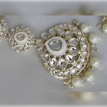Luxurious white kundan bridal set - complete semi wedding jewelry collection with pearl embellishments 3