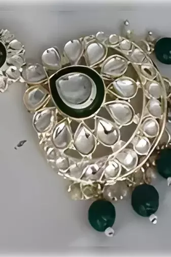 Luxurious green kundan bridal set - complete semi wedding jewelry collection with pearl embellishments