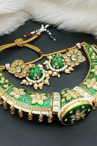 Luxurious green kundan choker necklace set - traditional indian handcrafted gold-plated jewelry with earrings