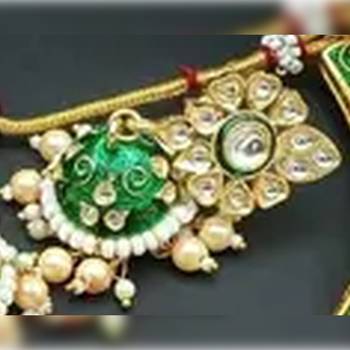 Luxurious green kundan choker Necklace :: set - traditional indian handcrafted gold-plated jewelry with earrings 2