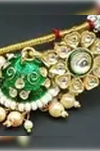 Luxurious green kundan choker Necklace :: set - traditional indian handcrafted gold-plated jewelry with earrings