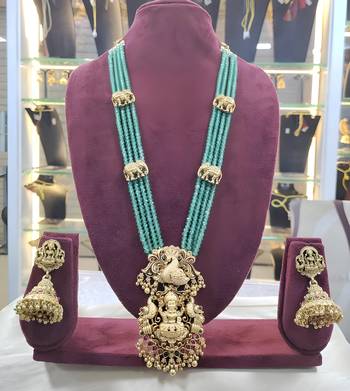 Luxurious emerald green temple goddess kundan jewelry set - handcrafted gold-plated bridal necklace with jhumka earrings 3