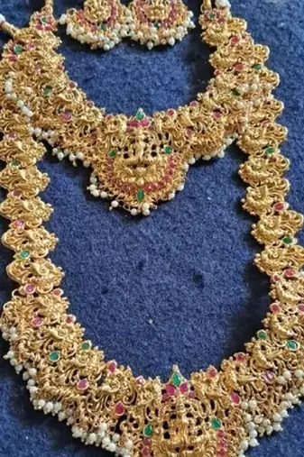 Regal lakshmi temple jewelry set - gold-plated Necklace :: and earrings with pearl clusters