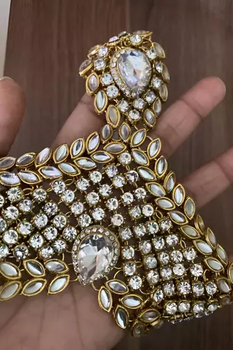 Bridal kundan jewelry set for women traditional gold-plated indian Necklace ::,earrings, maang tikka, hathphool & nath