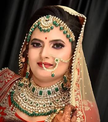 Royal indian bridal kundan jewelry set with green beads handcrafted gold-plated full dulhan set for wedding & festivals 3