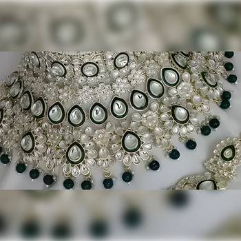 Luxurious green kundan bridal set - complete semi wedding jewelry collection with pearl embellishments 2