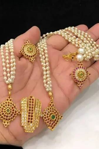 Elegant pendant and pearl earrings set – gold-plated bridal jewelry