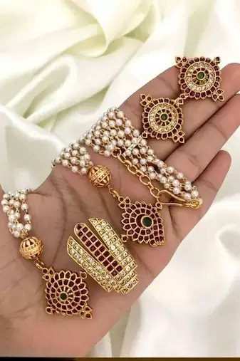 Elegant pendant and pearl earrings set     gold-plated bridal jewelry