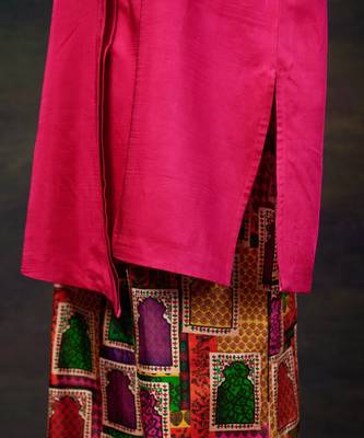 Pink hand-embroidered logo kurta with pyjama 2