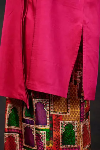 Pink hand-embroidered logo kurta with pyjama