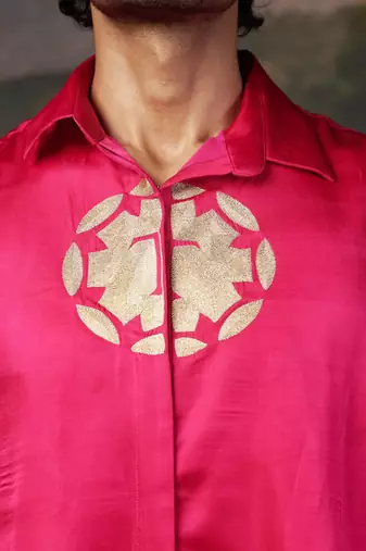 Pink hand-embroidered logo kurta with pyjama