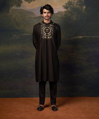 Black hand-embroidered black kurta set 3