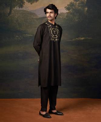 Black hand-embroidered black kurta set 4