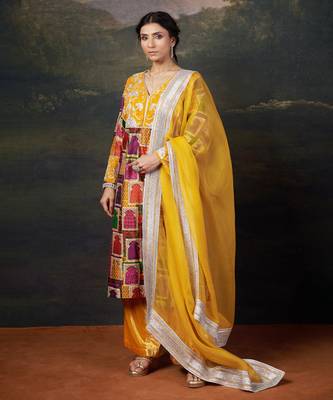 Hand-embroidered jharoka print yellow kurta set 2