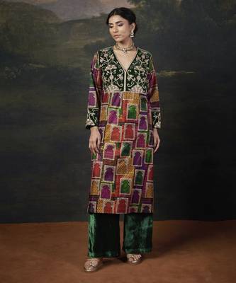 Hand-embroidered jharoka print green kurta set 1