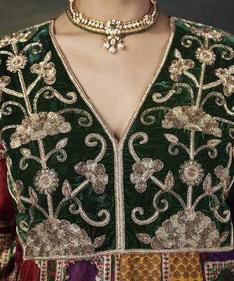 Hand-embroidered jharoka print green kurta set 3