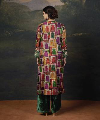 Hand-embroidered jharoka print green kurta set 4