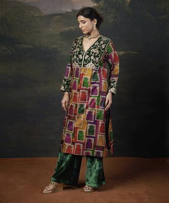 Hand-embroidered jharoka print green kurta set 5