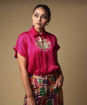 Pink hand embroidered shirt with pleated pants 2