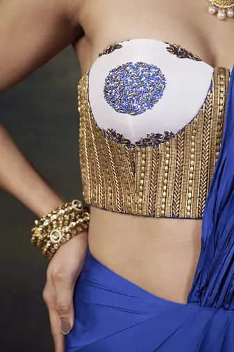 Fully hand-embroidered & hand-stitched blouse with stylish wire work pallu cocktail saree