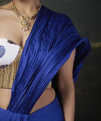 Fully hand-embroidered & hand-stitched blouse with stylish wire work pallu cocktail saree 3