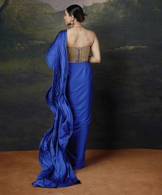 Fully hand-embroidered & hand-stitched blouse with stylish wire work pallu cocktail saree 4
