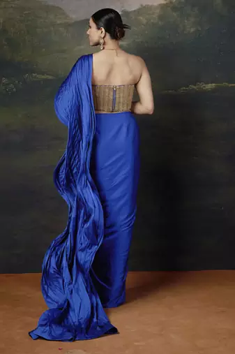 Fully hand-embroidered & hand-stitched blouse with stylish wire work pallu cocktail saree