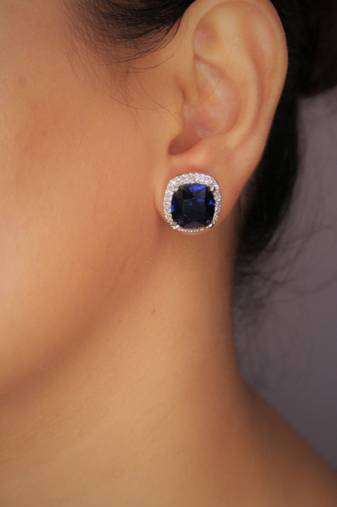 Blue rhodium-plated ad studded blue synthetic stone stud earrings