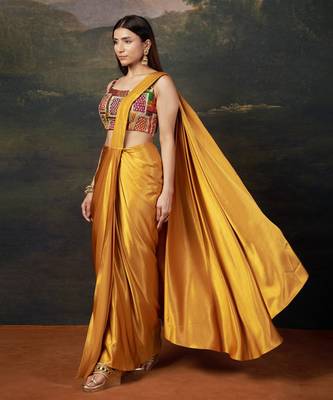 gold Plain silk saree with printed blouse 5