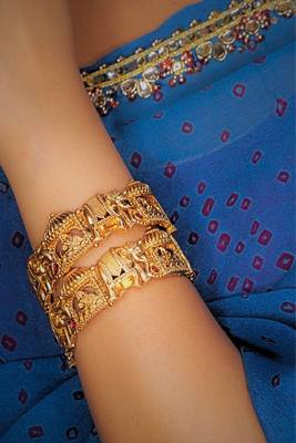 Gold-plated doli barat dulhan screw kada bangles  set of 2 1