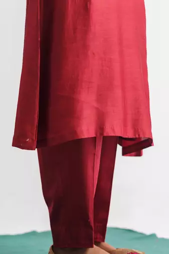 Maroon threadwork chanderi silk kurta (with slip)