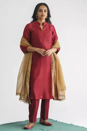 Maroon threadwork chanderi silk kurta (with slip)