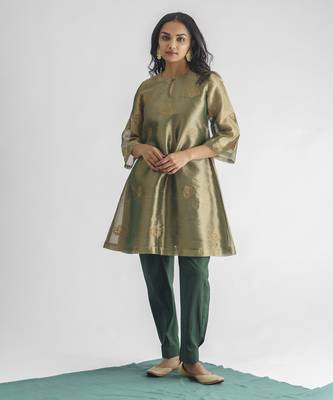 Green floral embroidered tissue fabric kurta 1