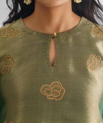 Green floral embroidered tissue fabric kurta 2