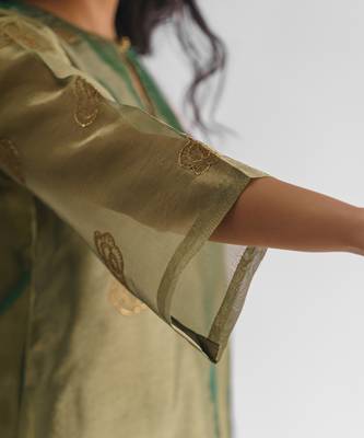 Green floral embroidered tissue fabric kurta 3