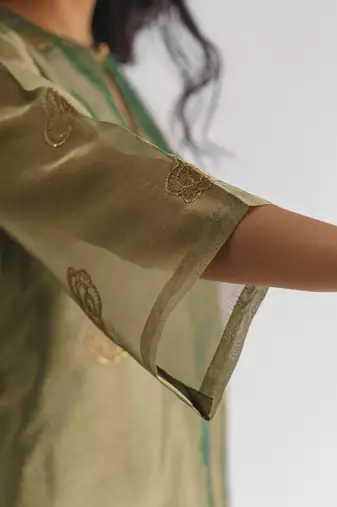 Green floral embroidered tissue fabric kurta