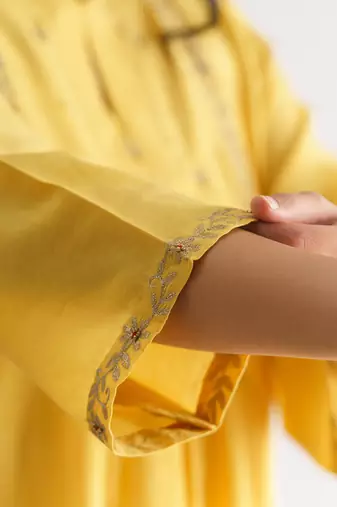 Yellow gold floral embroidery chanderi silk cotton kurta (with slip)