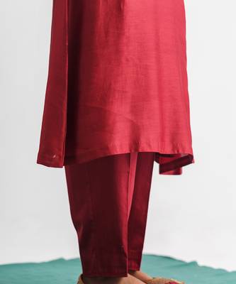 Maroon threadwork chanderi silk kurta with pant and dupatta 4