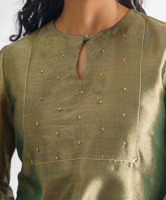 Green sequence work tissue fabric kurta with pant and dupatta 3