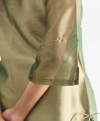 Green sequence work tissue fabric kurta with pant and dupatta 4