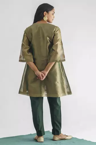 Green floral embroidered tissue fabric kurta with pant and dupatta