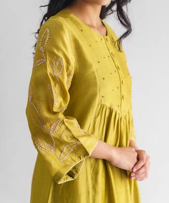 Lime green dori embroidered chanderi silk kurta (with slip) with pants 2