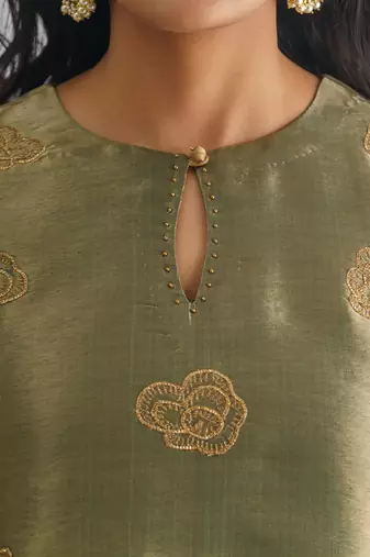 Green floral embroidered tissue fabric kurta with pant