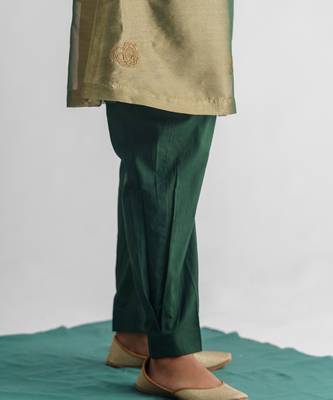 Green floral embroidered tissue fabric kurta with pant 4
