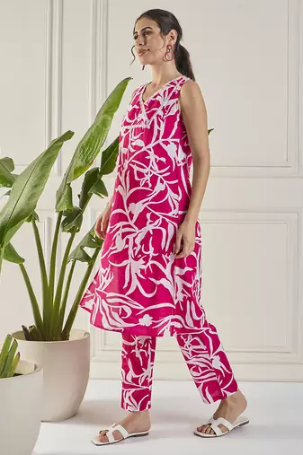 women pink cotton printed lac yoke co-ord set